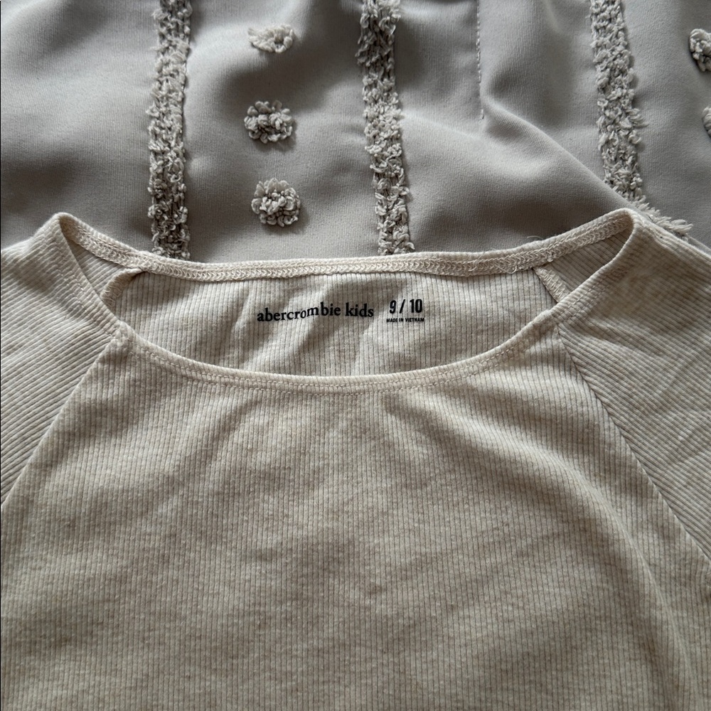 Cream Ruched Sleeveless Top - Picture 2 of 4